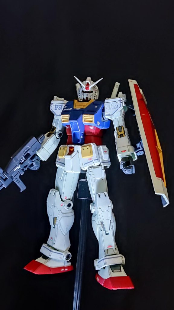 劇中登場シーンをイメージ。写真だとトリコロールの暗めが分かりにくいですが、実物を見るとけっこう違います。