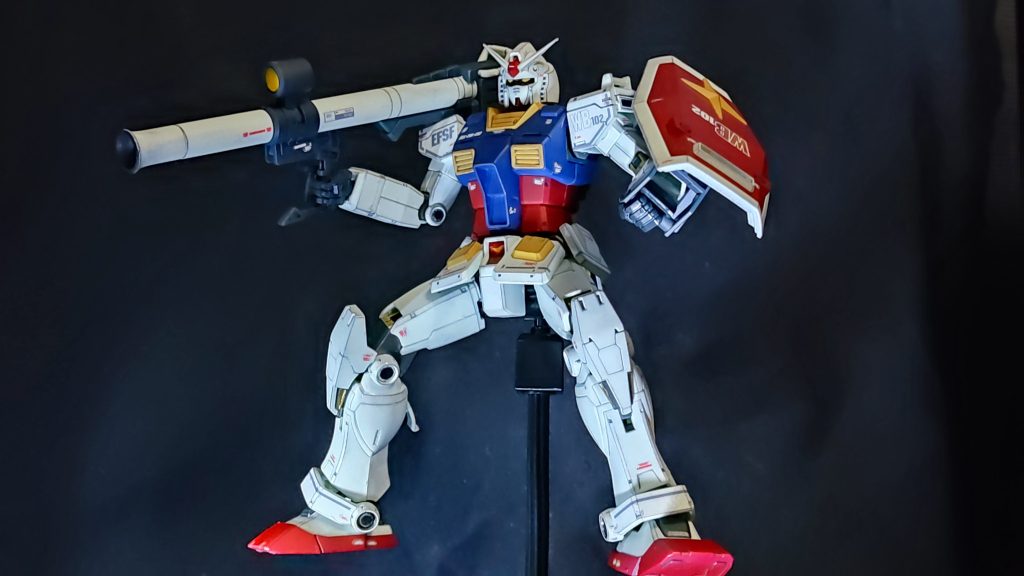 オリジン版ガンダムの箱絵をイメージして。本機は中期型なので箱絵とは少し違いますが…