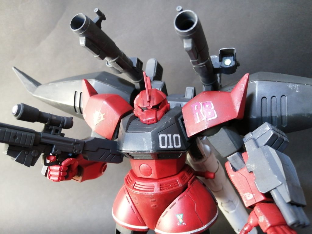 バストアップ。プレバンのウェルテクスと高機動型を仕入れてたので合わせて、武装をマシマシにしてみました。水転写じゃなくシールなので、大変だけど余白スミを切ると見栄えが良くなります。モノアイはルミドームピンクです。