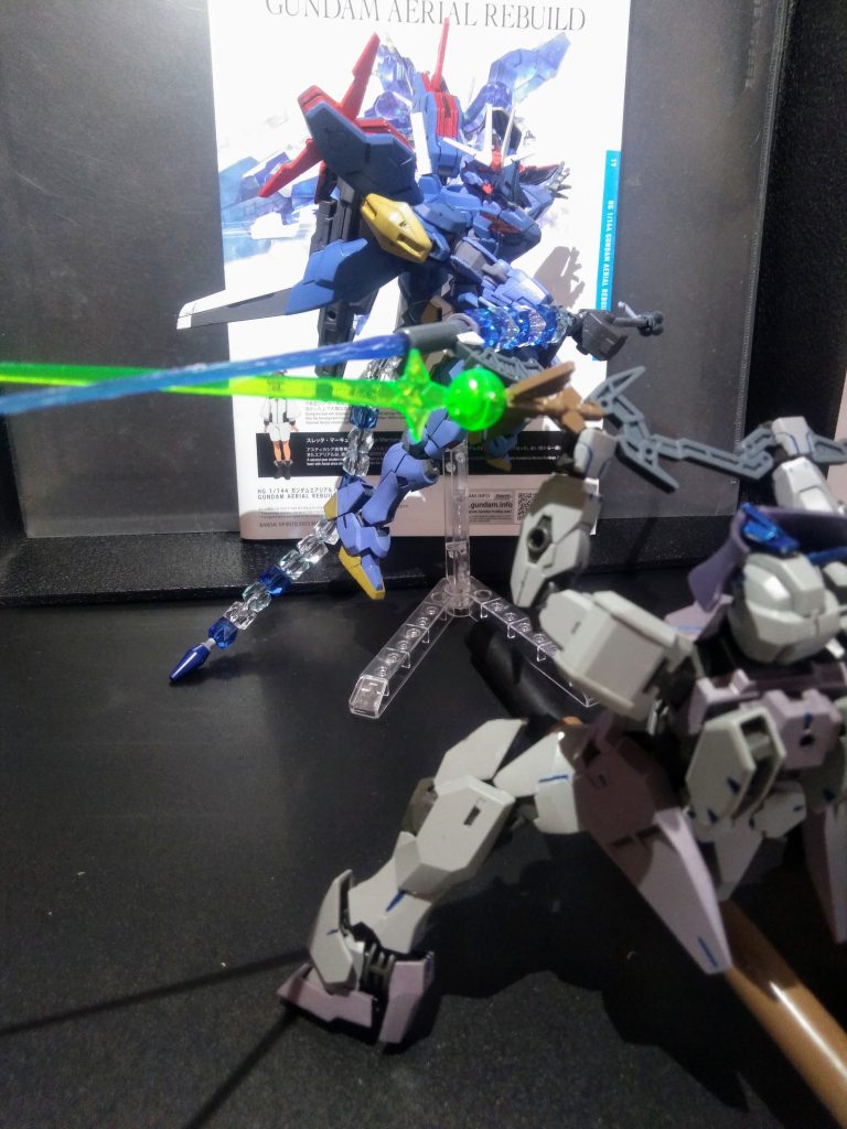 『エリーちゃん』相手では本気を出せない『スレッタちゃん』ドンドン追い込まれていきます😥又も特殊兵装『シアー コールド ロッド ランチャー』絶対零度的なアイスビーム(なんじゃそりゃ?😠)を発射及び刀剣化が可能!