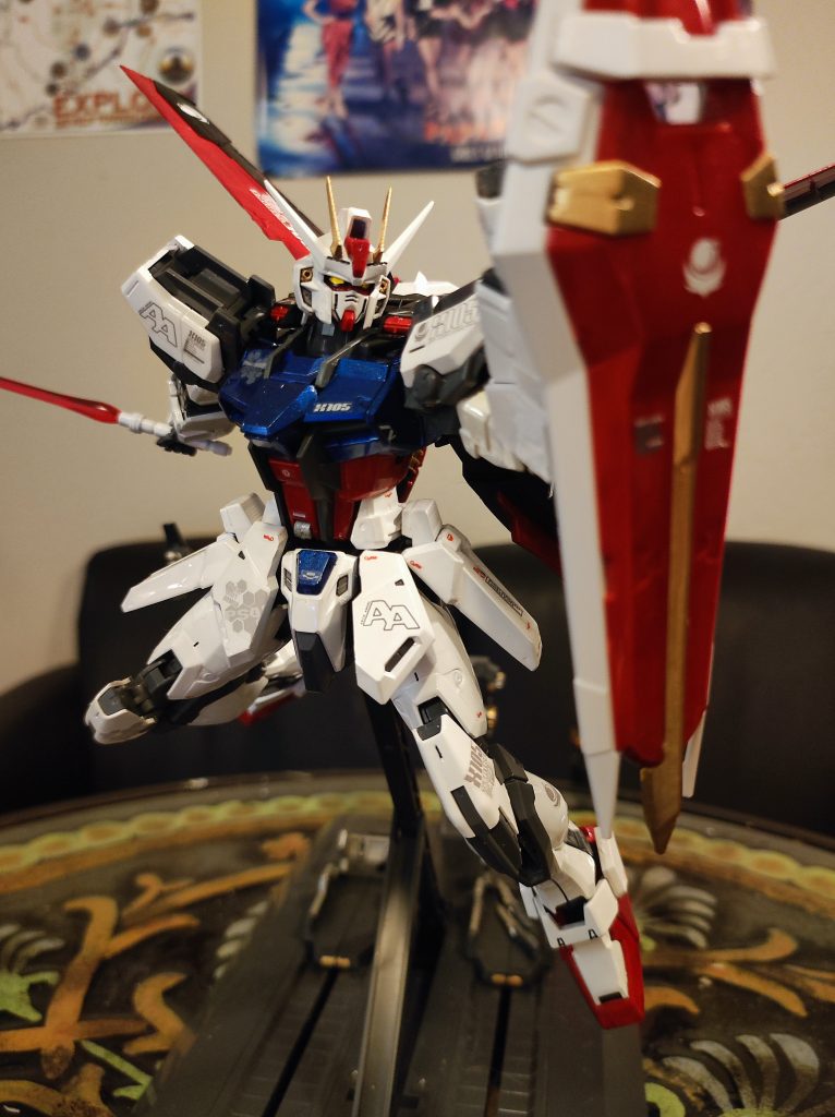 メタリック系の塗料を使っても、光沢トップコートをしても、エクストラフィニッシュの標準とはまだ大違いですね。