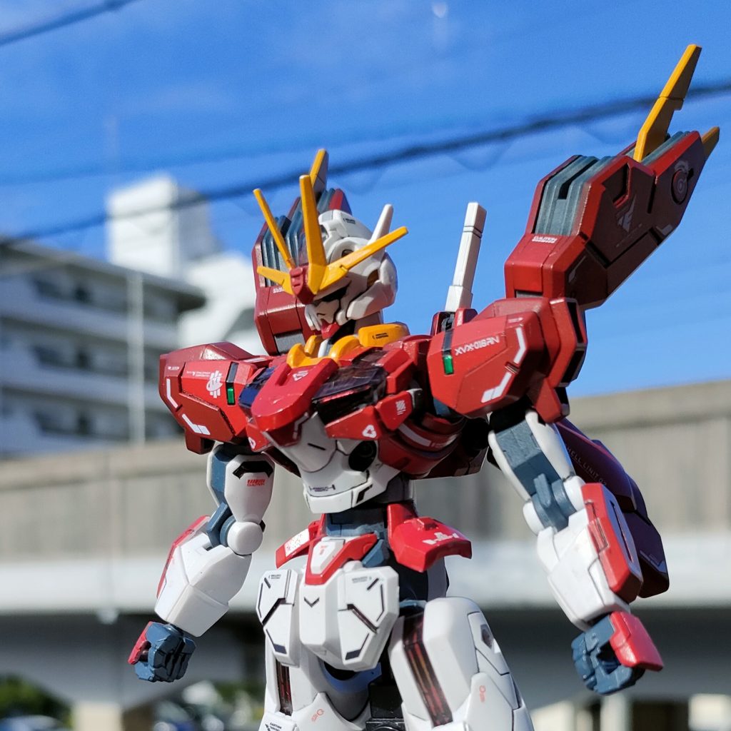 エスカッシャンへのデカールが終わればウェザリングして完了の予定。も少し日にちかかりそうです。