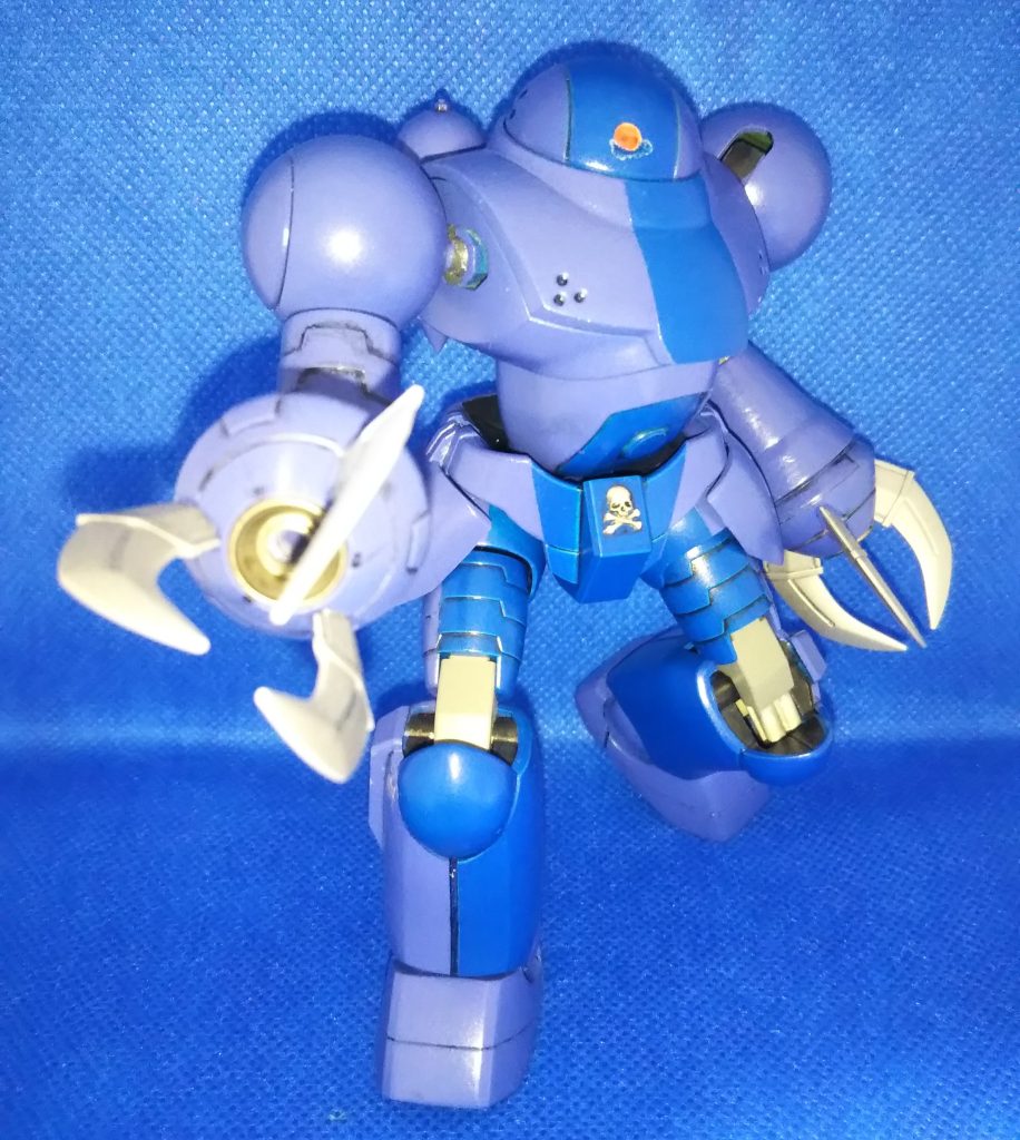 戦闘イメージクローの中央にはビームキャノンとしてバーニアパーツを埋め込んでます。このクローが非可動なのが残念…(´д｀|||)またモノアイはクリアパーツを埋め込み、平滑にしてます。ただマスキング後に塗装が割れたので、リタッチしてますが…