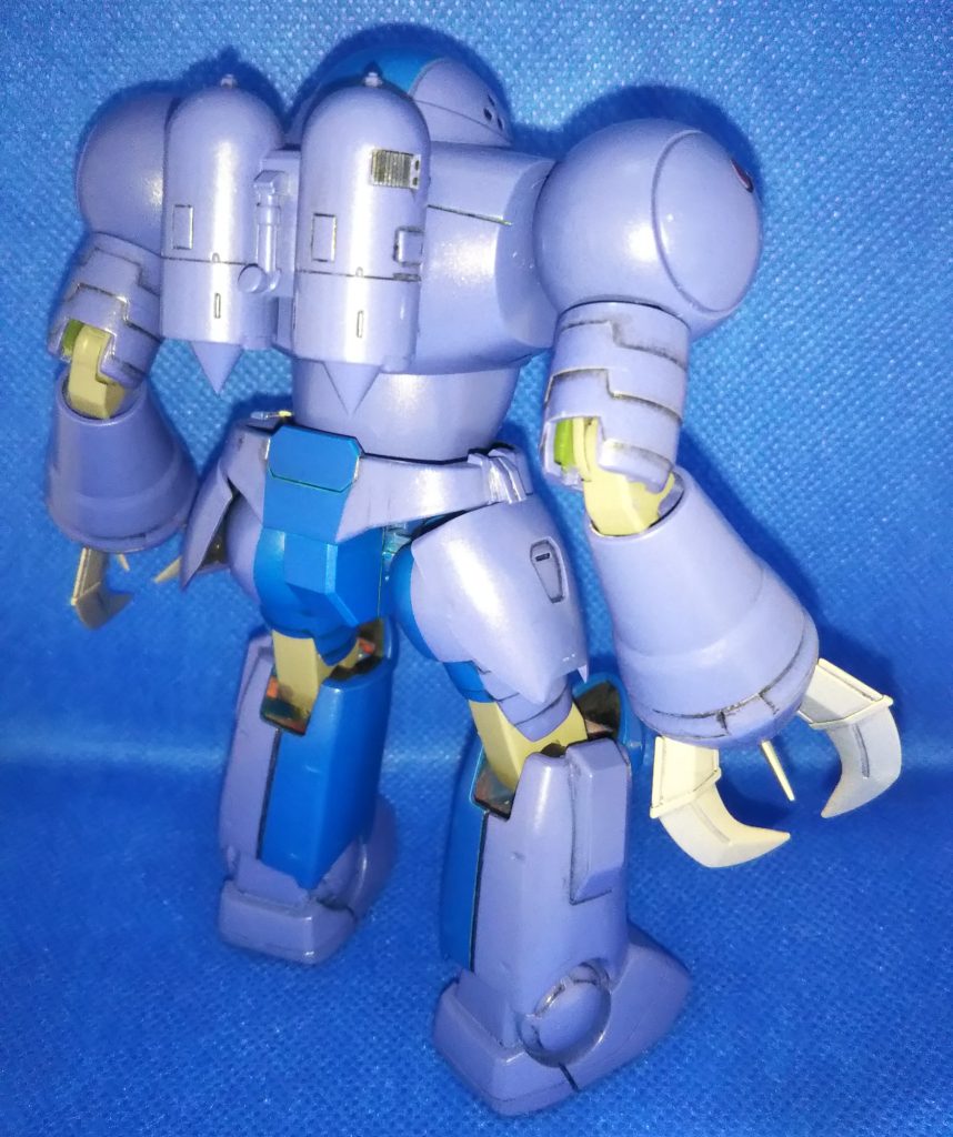 リヤビュー大きな変更点は、①下腕部を大型クローに変更②脚部とランドセルをHGガンキャノン(ver1.0)から流用