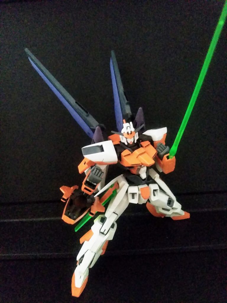 そんな訳で彼女はナンやカンやあって『朱仁 狡』と行動を共にするようになるのでした😁 AGE系なのでサーベルは腕部先端から