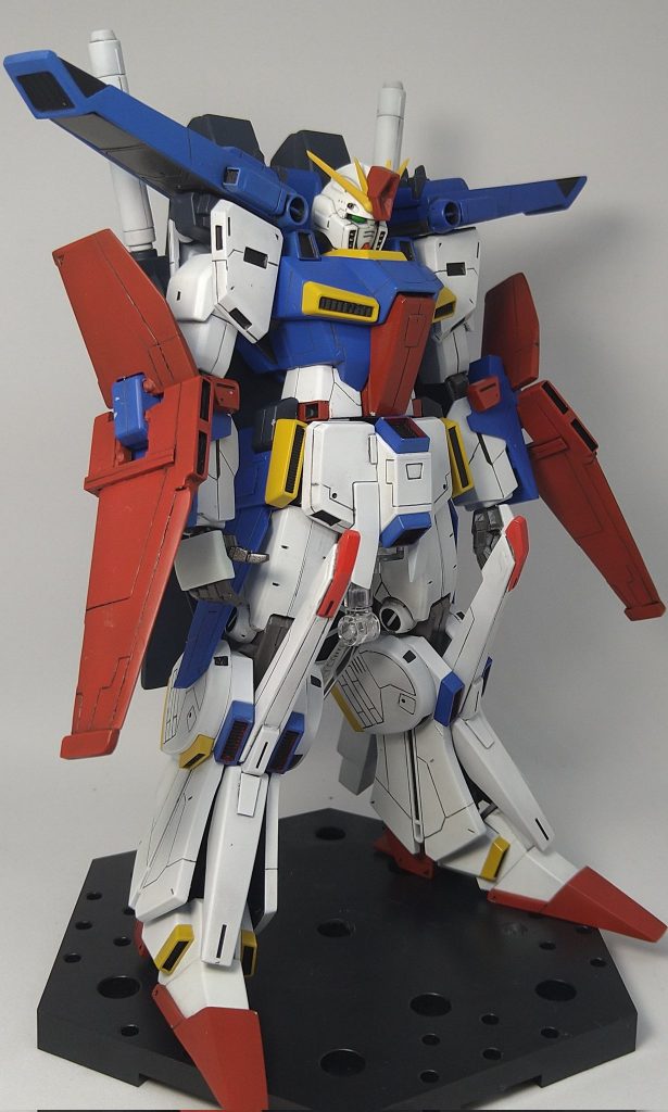 各パーツの大型化とディティールアップを行っています。スラスター部分にはメッシュパーツを入れています。