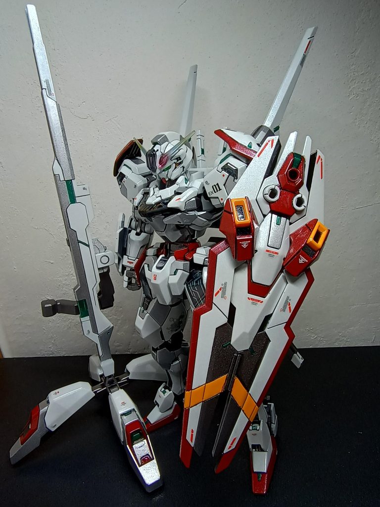 カッコイイとは思うのですが写真とポージングがダメダメです。マスキングも甘く塗装がはみ出しています。