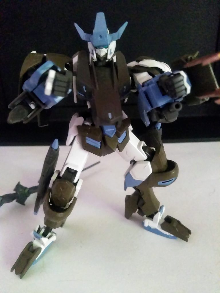 銀髪ロングで浅黒肌の健康美溢れる外見だけど『大和撫子』と呼ぶに相応しい行動力を示します。 当然、一人称は『ワタクシ』 趣味は病院に来場する動物達に芸を仕込む事とか😲 当然『先生』には叱られますが『飼い主』からは喜ばれているそうです😋『右腕は鉄鋼弾』『左腕は機関砲』です😊