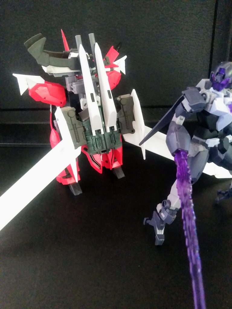 その尖兵として現れた『ガンダム タイプの謎のガンプラ達』まぁ『元のキット』に殆ど引っ張っられてしまっています🤣