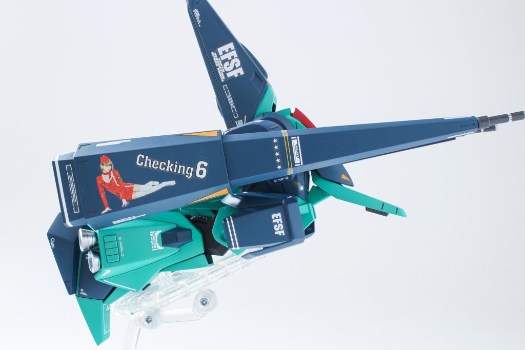 変形もほぼキットそのまま新造した関節隠しが干渉するので変形時に一部外す必要がある程度です