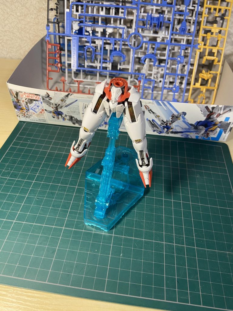 腰から下が組み上がりました。