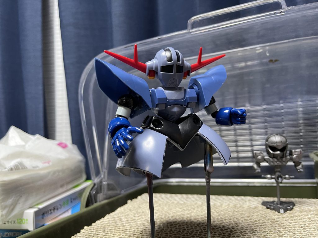 まずはジオング素体から作り始めました頭と胴体がGジェネジオング肩と下半身がHGジオング腕がSDCSマジンガーZになっています