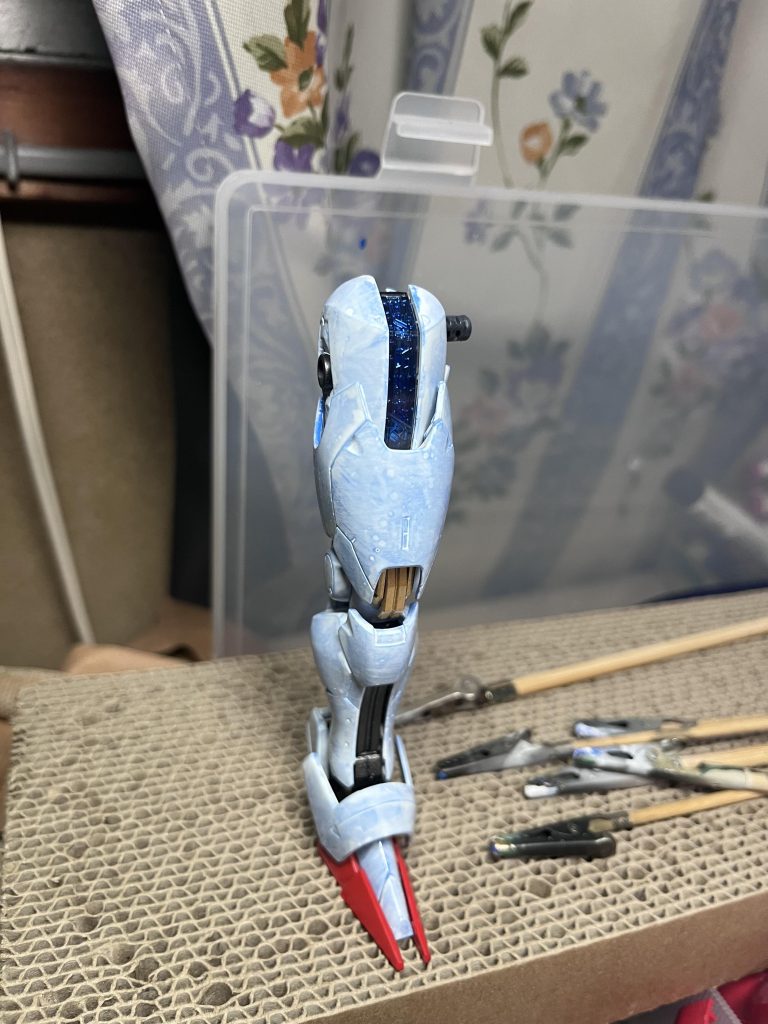 グラデを筆塗りでできないかなーってやってたけど上手くいかず。でも、下地見えるのが良さげだったのでそのまま進めましたw