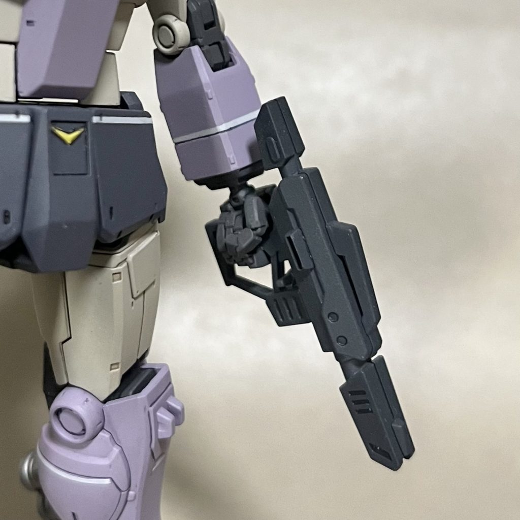 E2スプレーガンの取り付け用ダボは 実感に欠けるので 削って市販パーツ(ダクト)を貼り付け