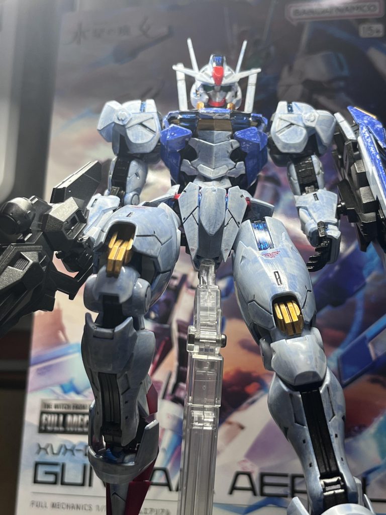 下から煽るように。