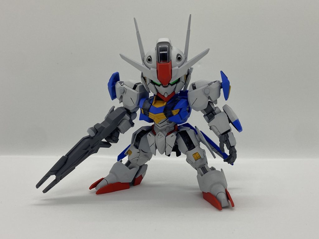 このキット、とっても残念だったのがビットオンフォームに出来ない事と、ビームライフルが薄っぺらい事！！膝関節の増設も考えましたが、重点ポイントはソコじゃない気がしたので却下で！