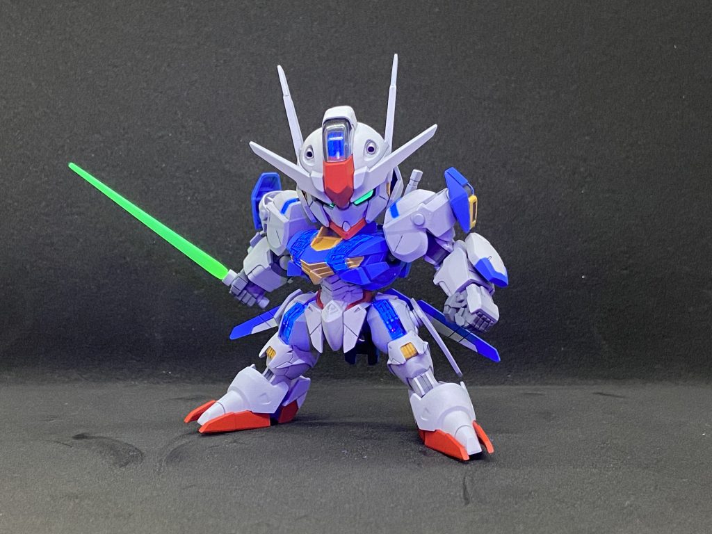 ツインアイとビームサーベルはガイアノーツさんの蛍光グリーンです。用意していたデカールを貼ろうとしたらこのエアリアルにはオーバーサイズな気がしてしまい、貼らない事になりました…