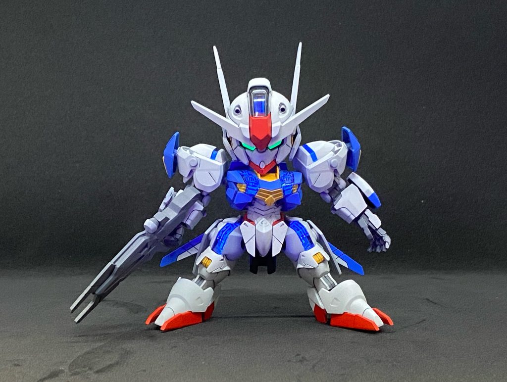 シェルユニットの発光状態再現がクリアパーツの上にシールを貼る！というちょっと(？)ビックリな仕様!!最初はシールを切ってクリアパーツの下に入れるか…と考えていたのですが、どうせならパーメットスコア6を再現しようと考え直してクリアパーツをひたすらマスキング💦💦SHOW UPさんの通常は透明なのにブラックライトを当てると発光する、スプーキールミノのスプーキーブルーで塗装しました。