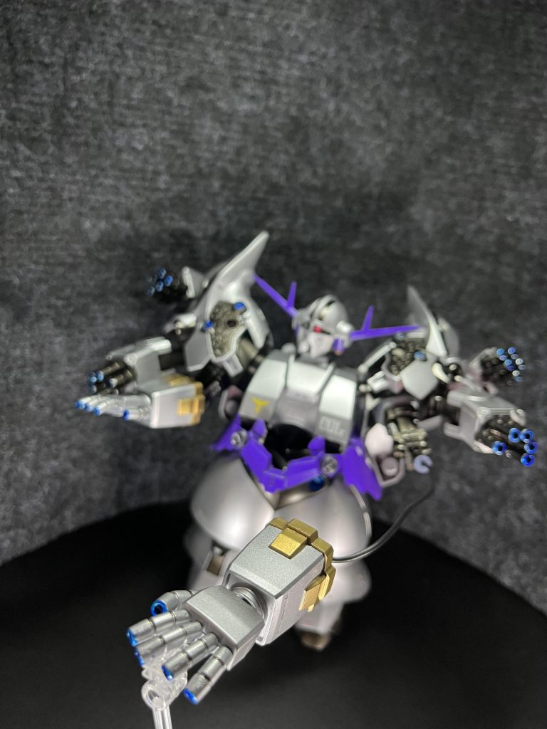 5連装メガ粒子砲によるオールレンジ攻撃