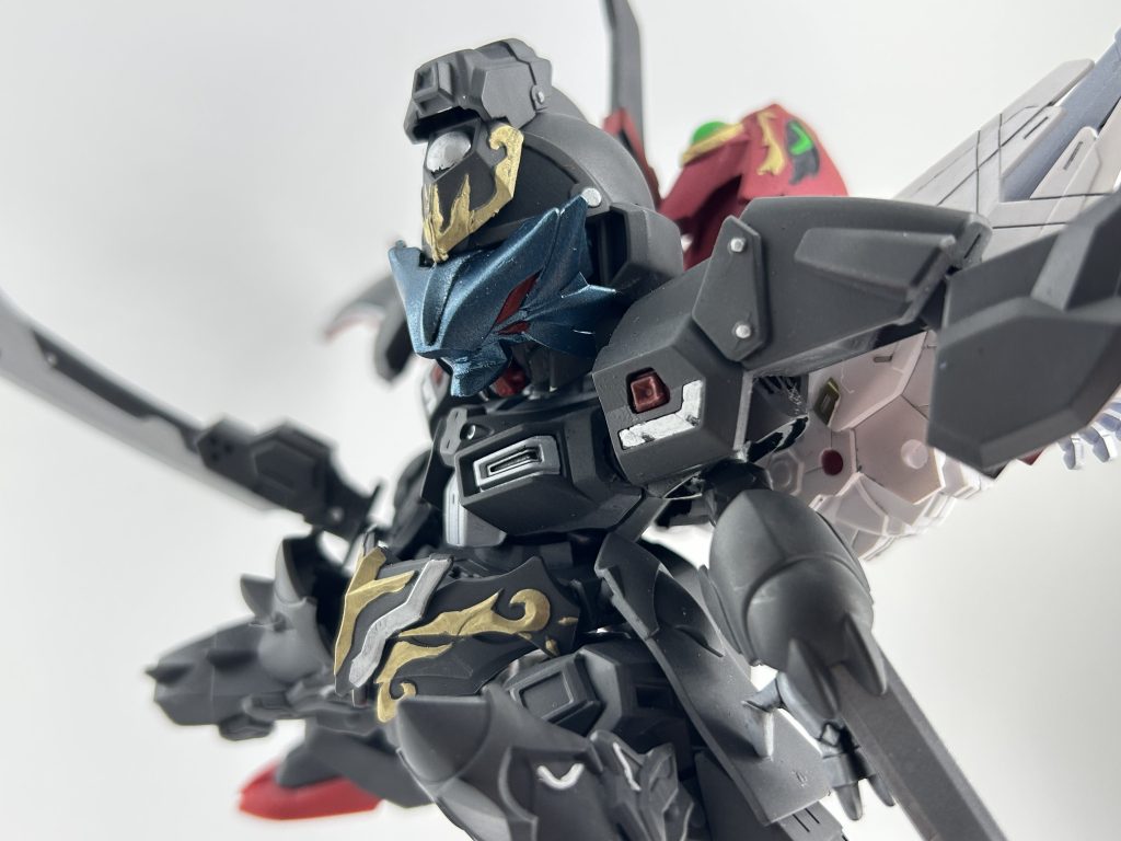 マスクはGレコのマスクをイメージしています。黒い本体に青いマスクが面白いなと思います。