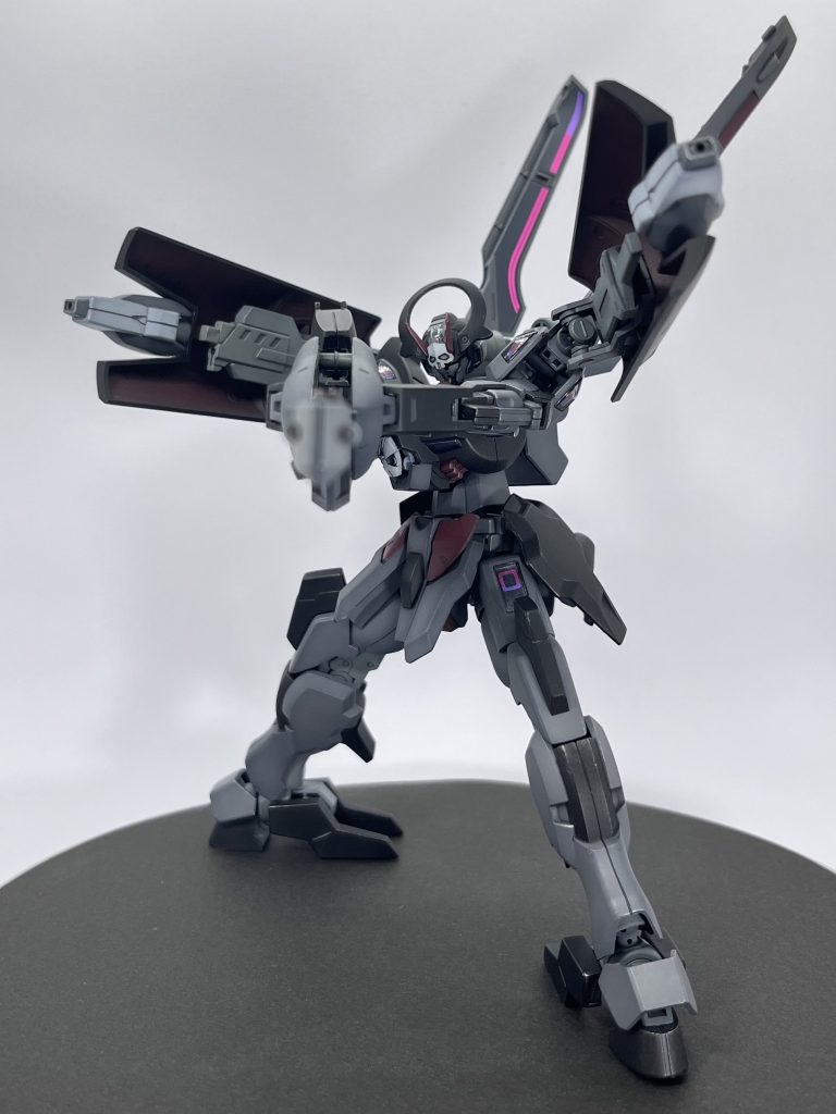 バインダーは、肩に3mm穴を追加して、ディランザソルのそれをそのまま差してます。アンカーショットの代わりに、ダリルバルデのソードビット的な奴を付けました。