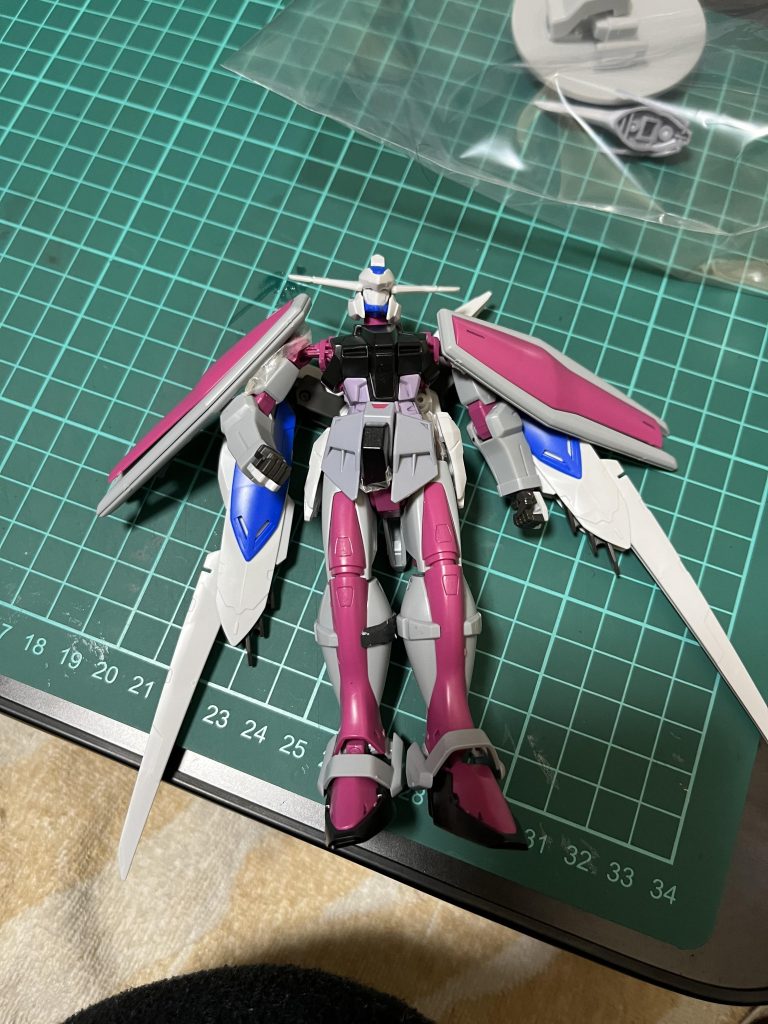 ミキシング前。元の整形色のマゼンダピンク?を作ろうとしてたのですが、遠い色になってしまいました。改めて色作りは難しいと思いました。最後までご覧いただきありがとうございました。いつもイイネ下さる方々に感謝です。