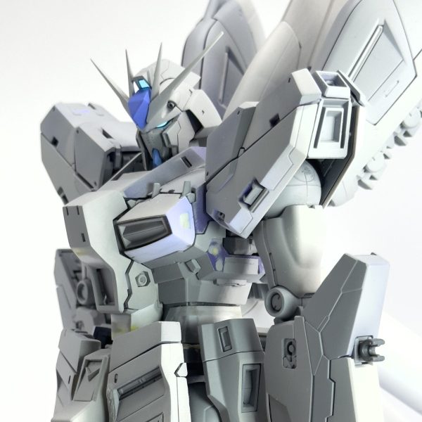 Hi-νガンダム　MG ver.ka  を改修中です。今年中には仕上げたい、、、（1枚目）