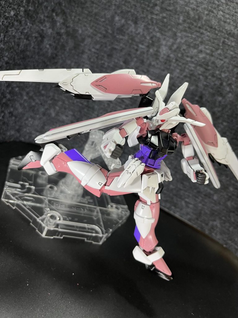 回し蹴り今回は女性的な感じを意識して作成しました。目や足など、丸みを持たせることで、女性らしさが出せたと思ってます💦