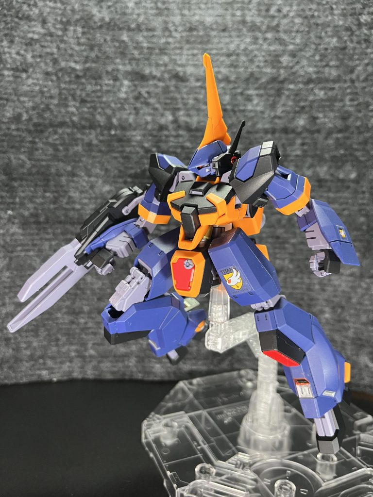 出撃①ガンダムマーカーで部分塗装したのですが、境目の色が混じってしまいました💦つい、急いでなりたくなって、乾く前に塗ってしまいました💦