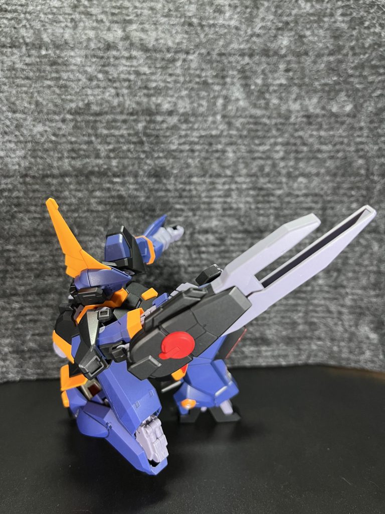 ビームライフル可動域が広いので、ポーズが決まりやすかったです。