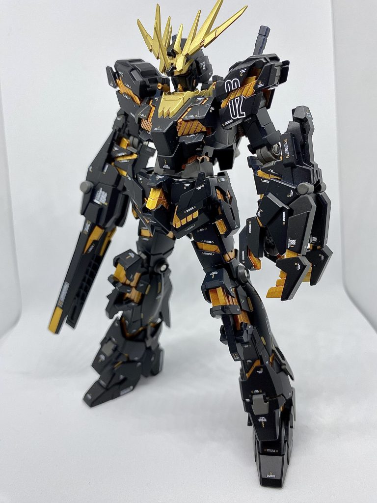 今回は大きく弄らず、気になるところをちまちま。キットより俯けるように首の根本を0.5mm伸ばしてみたり。真ん中のアンテナを薄く削るのが手間そうだったので、0.5mmプラ板を切り出して入れ替えてみました。ついでに元より少し長くしたので気持ち見栄えも良くなった気がしてます笑