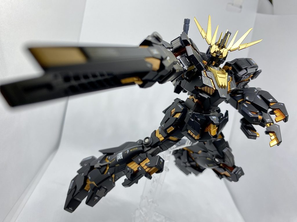 パッケージっぽく。ノルンやフェネクスからアームドアーマーを引っ張ってきてフル装備バンシィも考えたんですが、コストがかかり過ぎるので辞めました_(┐「ε:)_ペルフェクティビリティを黒で塗装した方が早そう笑