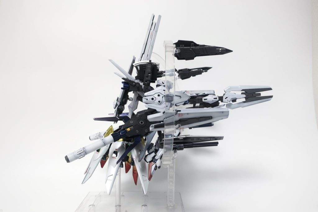 横から見るとほぼモビルアーマーですね