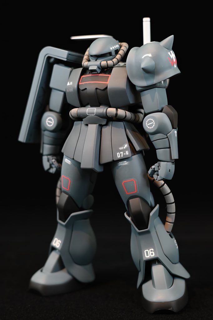 素立ちがキマるようにモモの付け位置を各1mmずつ外側にしています。肩関節とアーマーの距離が離れていたので胴体アーマーを外側に1mm延長しています。