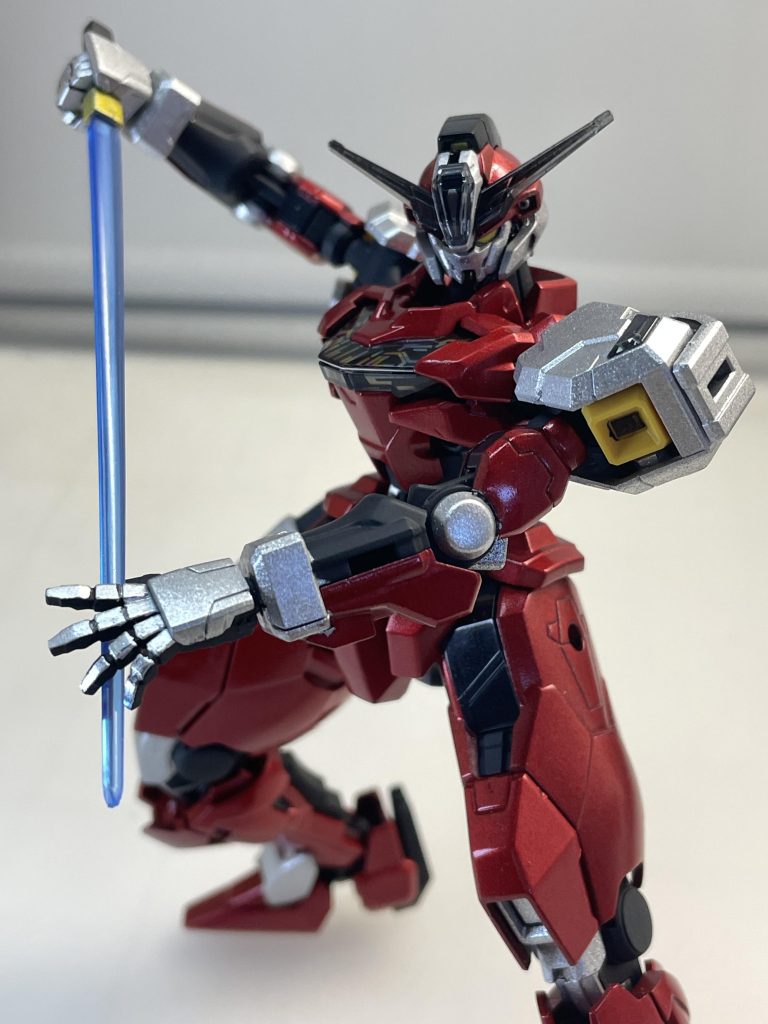 差し替えでエネルギー剣状態に。実体剣状態に合わせて若干刀身短くしてます。