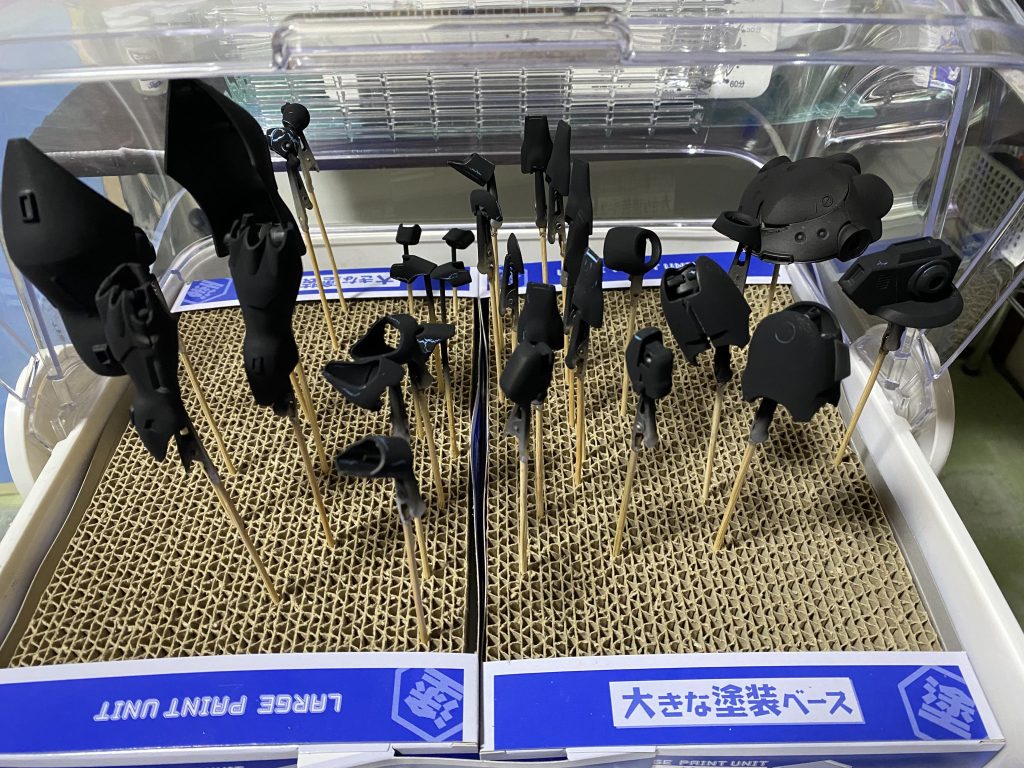 当初、クラック塗装で仕上げるつもりでしたが、全然割れず・・・もっとシャバシャバふくべきだったでしょうか?