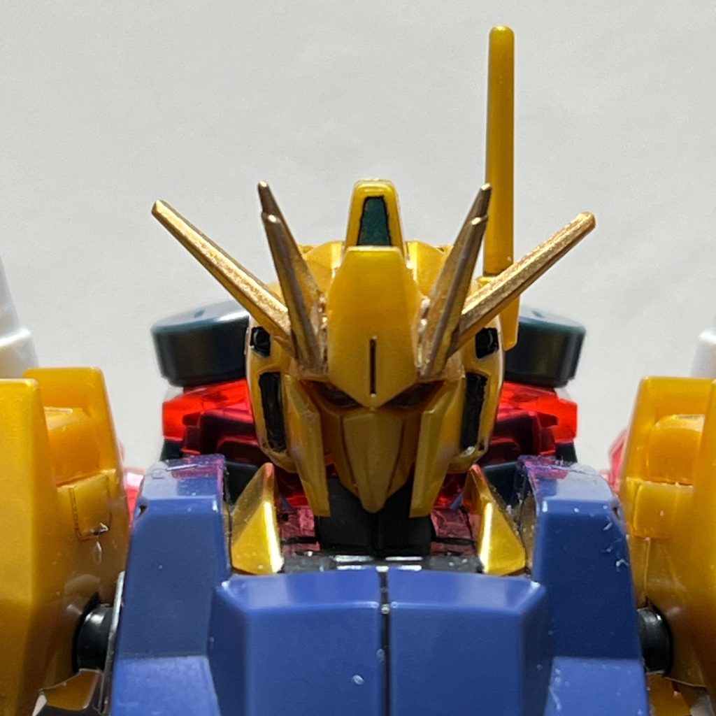 ジャンクパーツでツノ付けたらすげーカッコいいかと🤣ステッカーは嫌いなのですが、やむを得ずゴーグル内の部分は赤目タイプを貼ってます…