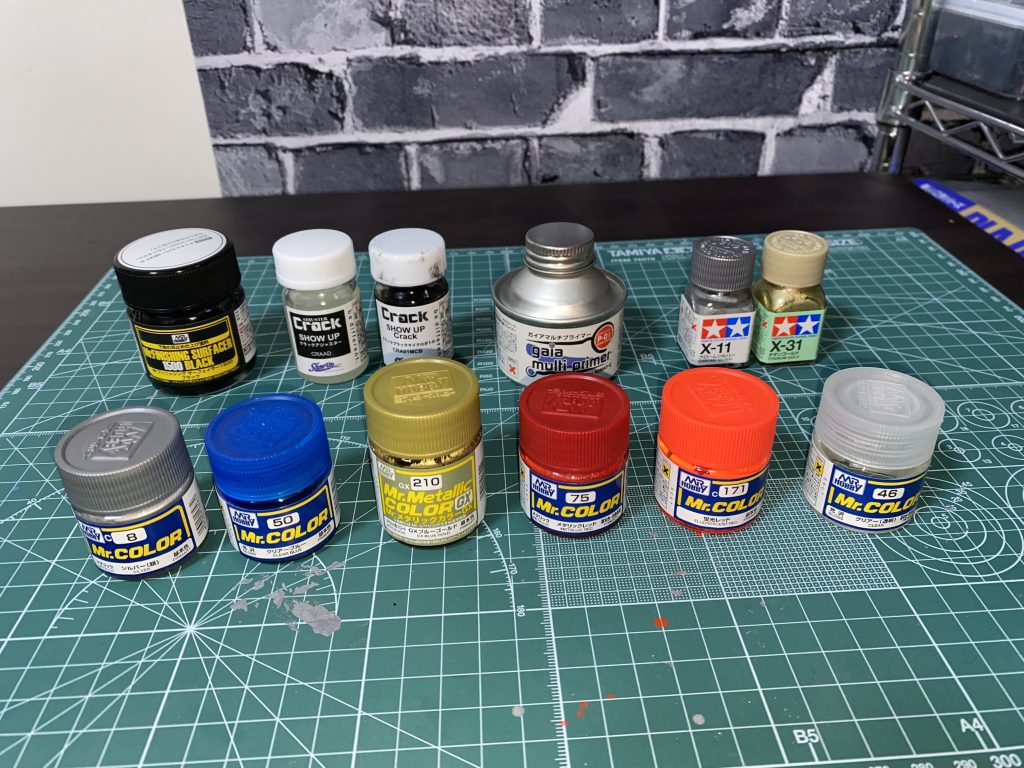 今回使用した塗料になります。ガイアマルチプライマーは一部ABS素材パーツに使用しました。爪はブルーゴールド動力パイプ・胸部ダクト・腹部マシンキャノンはチタンゴールドモノアイは蛍光レッド魚雷はチタンシルバーご高覧いただきありがとうございました。
