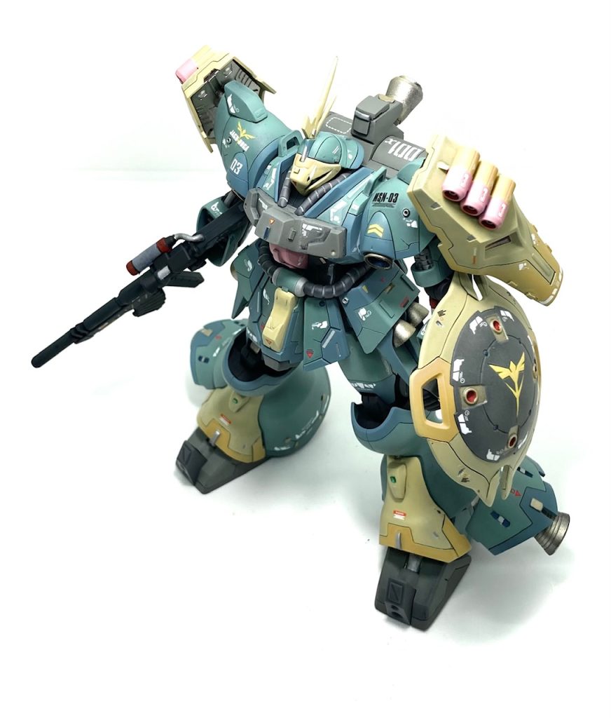 一番苦労したのはカラーリングでした。まずミントグリーンっぽい配色が中々作れず、淡さを求めるあまり犠牲になったグリーン系の塗料(T_T)