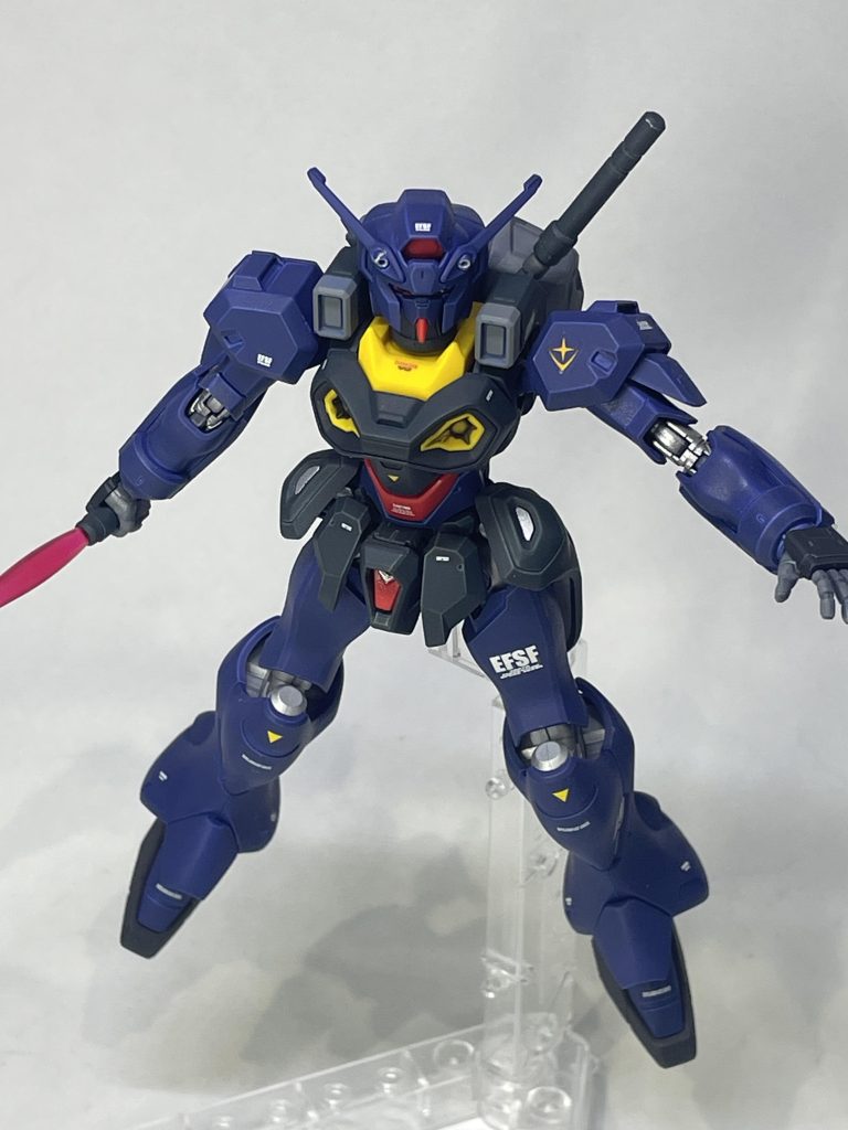 主役機が有り合わせの武装で戦う姿はあまりに印象的で量産型が好きな自分にはとても好印象でした。優秀なパイロットは武器を選ばないのです(笑
