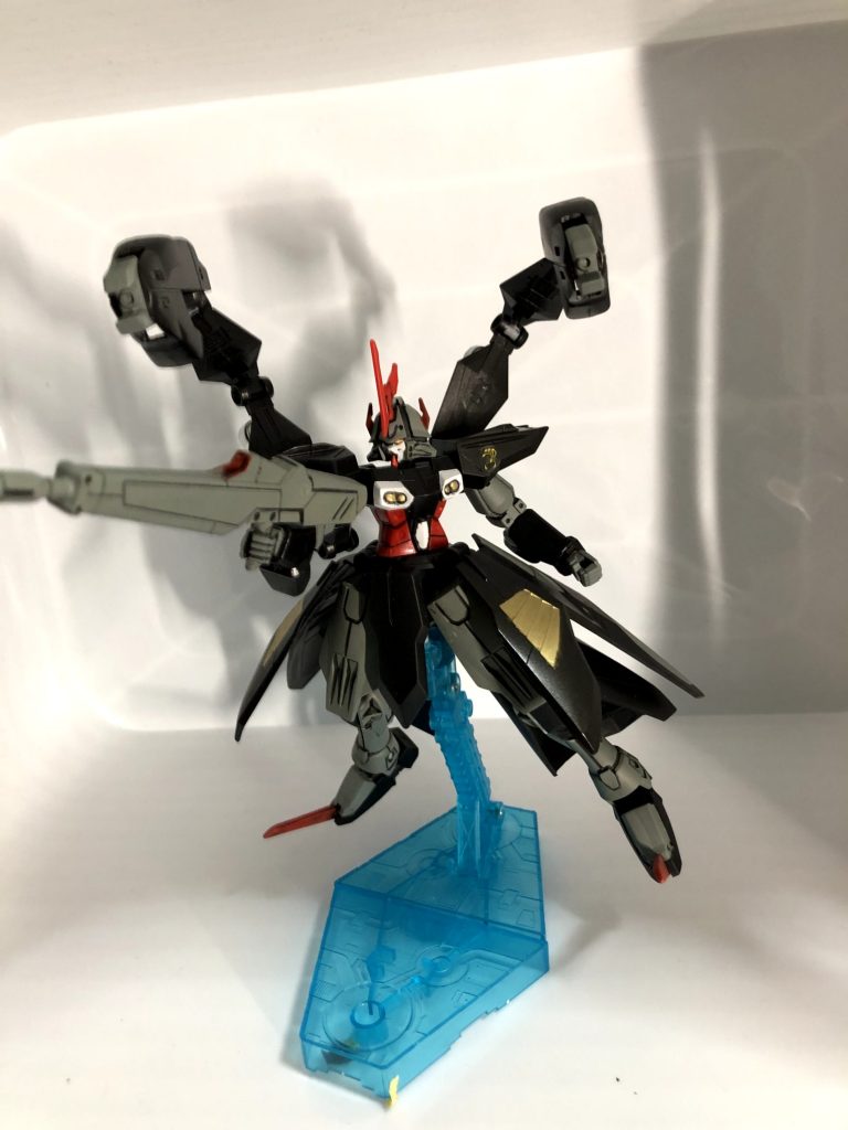 圧を感じる様なデザインに、頭部のギミックが素晴らしいです!