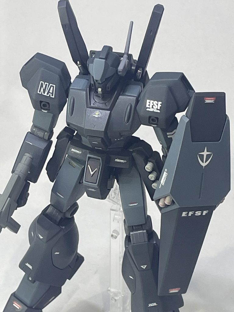 しかしジェガンってわりかし古いHGの割に肩と裾ぐらいしか合わせ目がでない優秀なキットですよね。入手できる限り何度も別カラーで挑みたくなるキット。