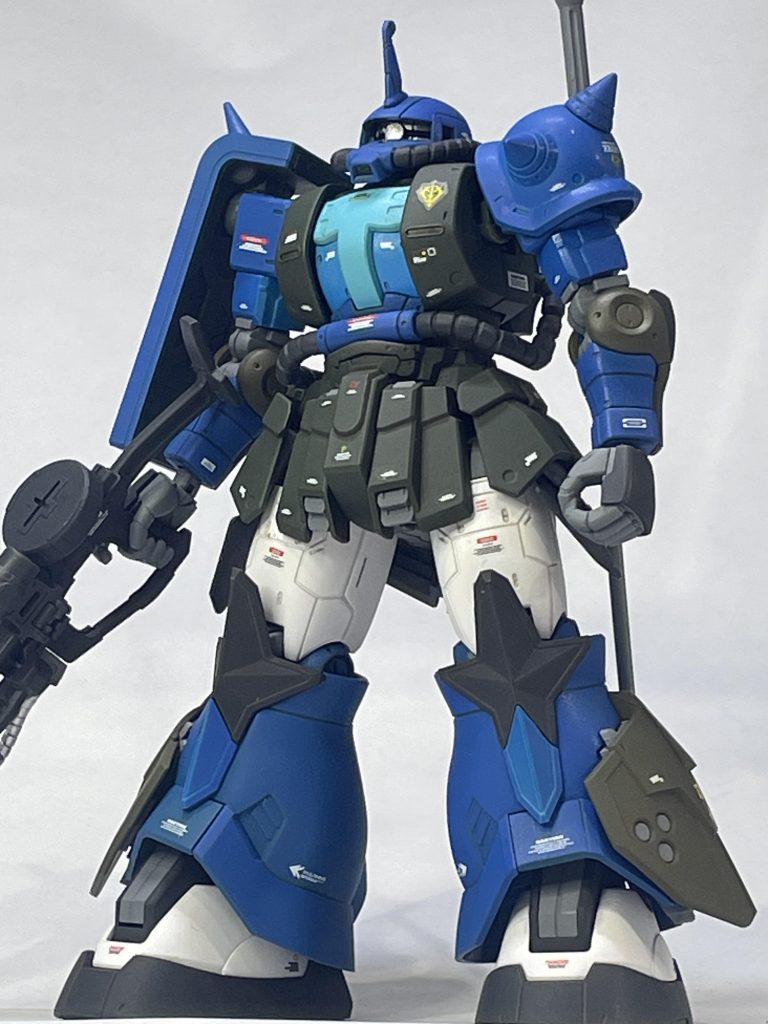 HG ガトー専用高機動型ザク(地上用)8月15日毎年恒例のザク制作。今年はエグバ機を使用してガトー専用カラーに全塗装しました。