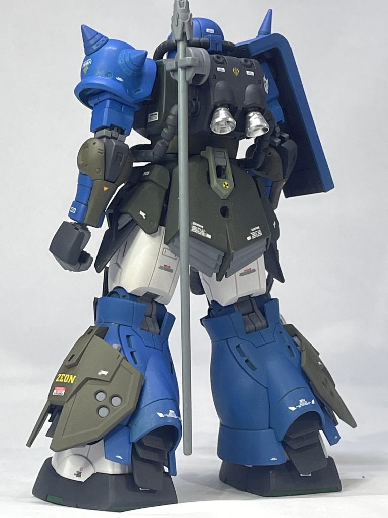 オリジン版ザクを素体にしているだけあり、ディテールも細かく新規造型も増えて作っていて楽しいキットでした。情報量も多く個人的にはスリッパの脇や足の甲の遊びがお気に入りです。