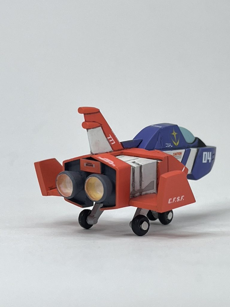 ランディングギアは、マグネットで脱着可能。あえて縮めずキットのまま。