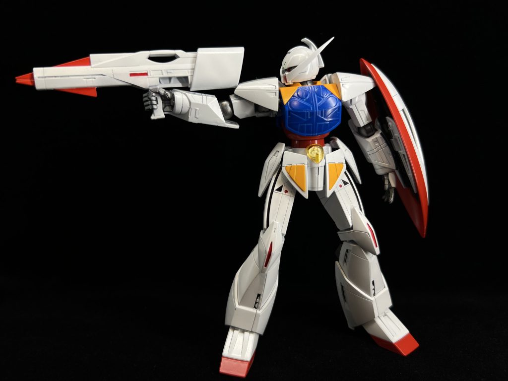 ∀ガンダムは無機質にBR構えていたシーンが印象的です。ロランがMS操作に慣れていない故の動きですが、∀の圧倒的な性能を知っている前提だとちょっと怖い蹂躙するだけの恰好なんだなあって思えますよね。