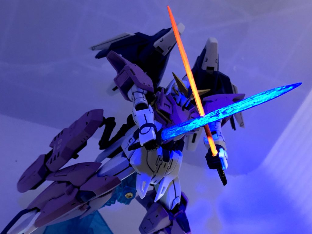 UVライトを当てると光ります!