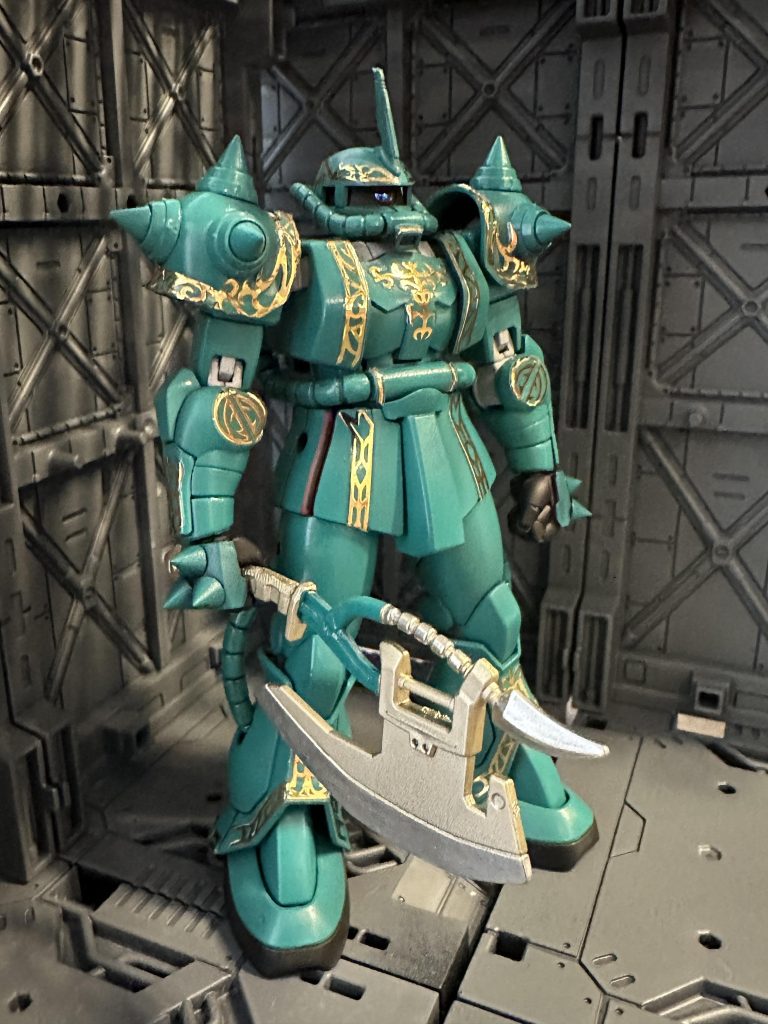 ヒートホークは、MG旧ザク　ランバラルから拝借。ネオジムで腰にマウントできます。