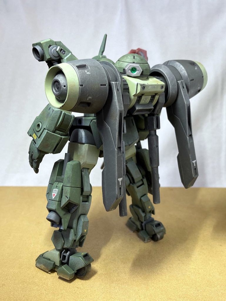 バックパック側のモノアイはウェーブのHアイズでクリアーパーツ化してます。