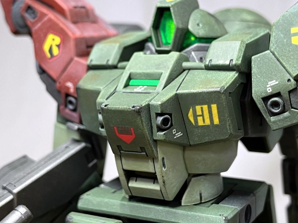 細かすぎて伝わらないディテールアップ部分。胸の小さいバーニアをウェーブのUバーニアフラットに。